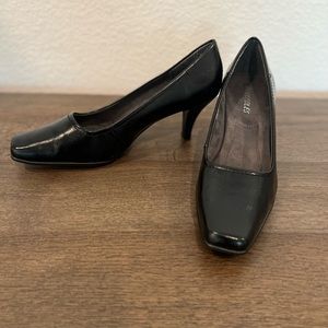 Women’s Aerosoles Black Heel Size 8.5